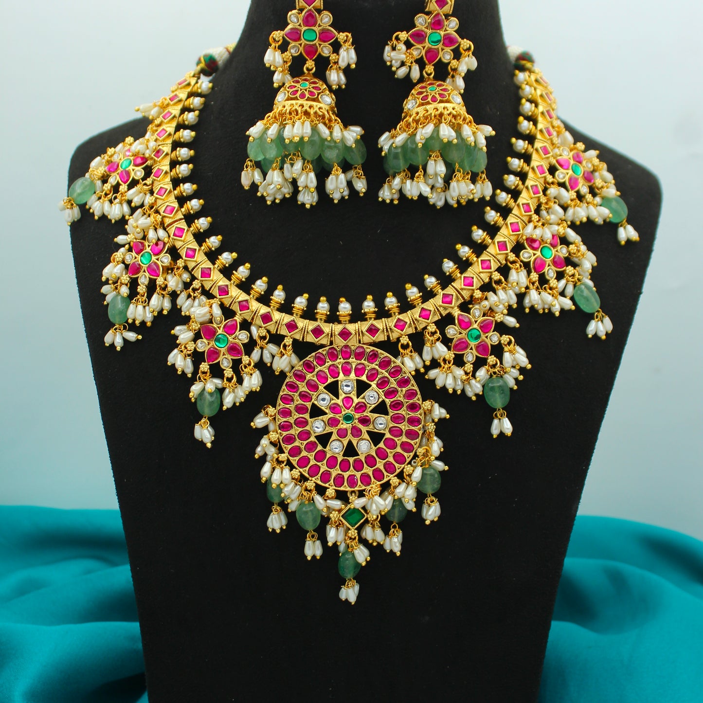 42574 Jadau Guttapusalu Short Necklace Set