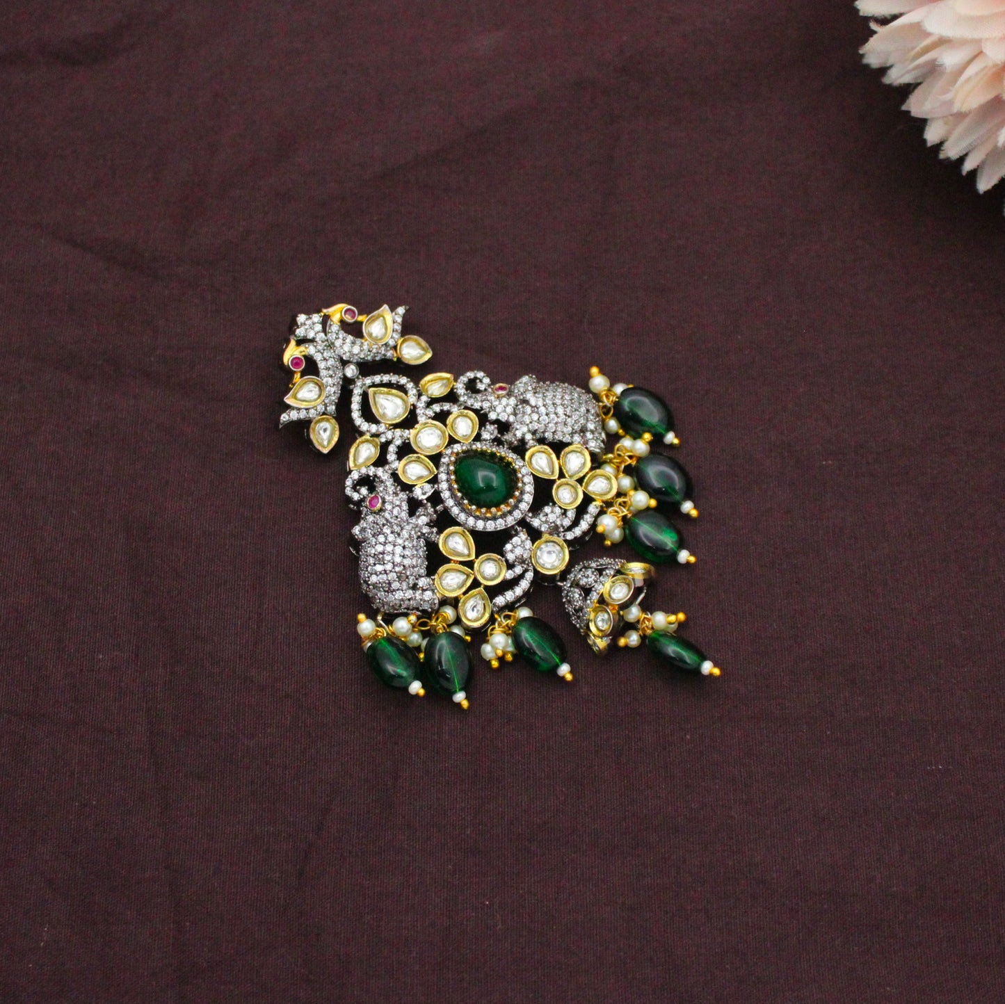 21303 Victorian Elephant Green Pendant Set