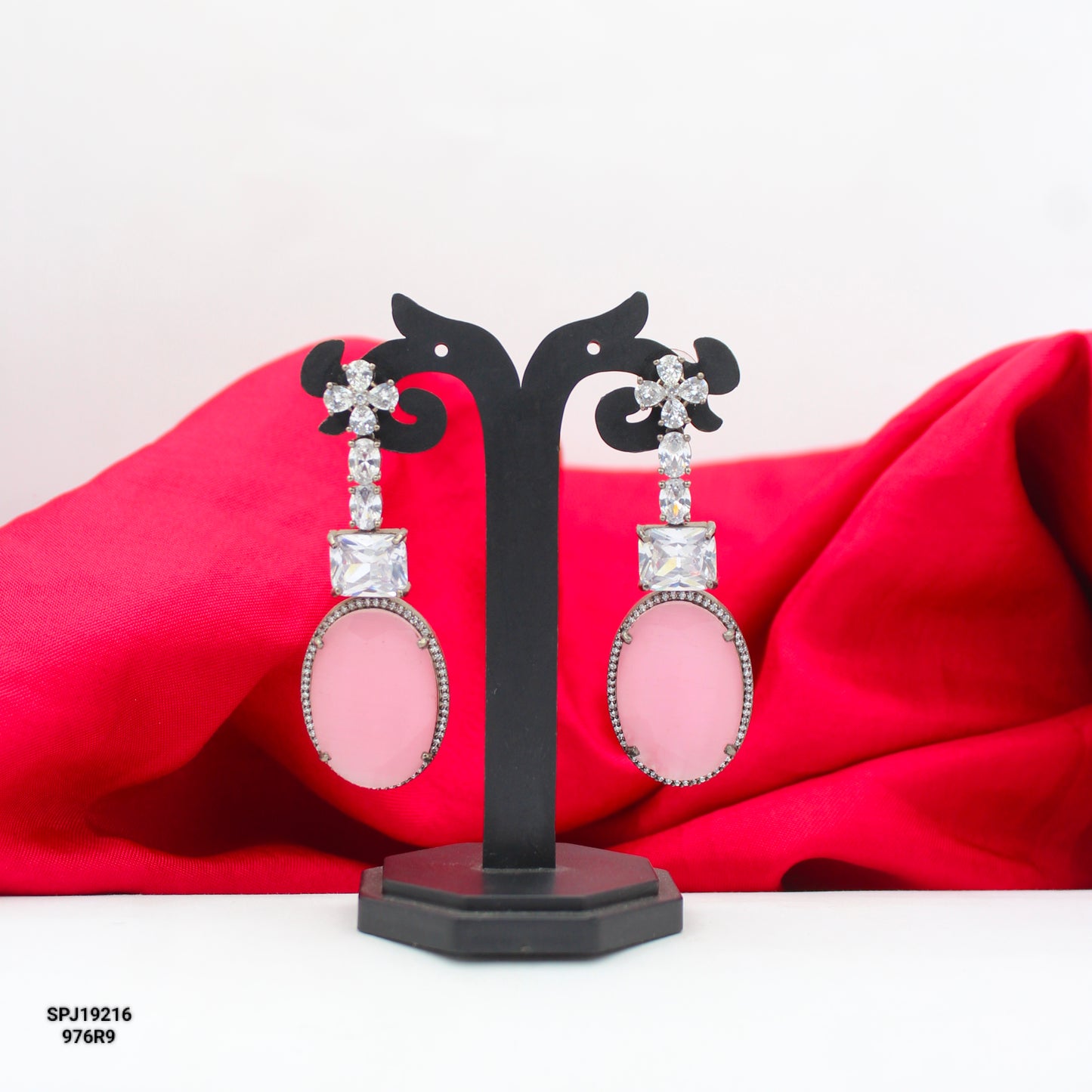 19216 Victorian pink color hangings