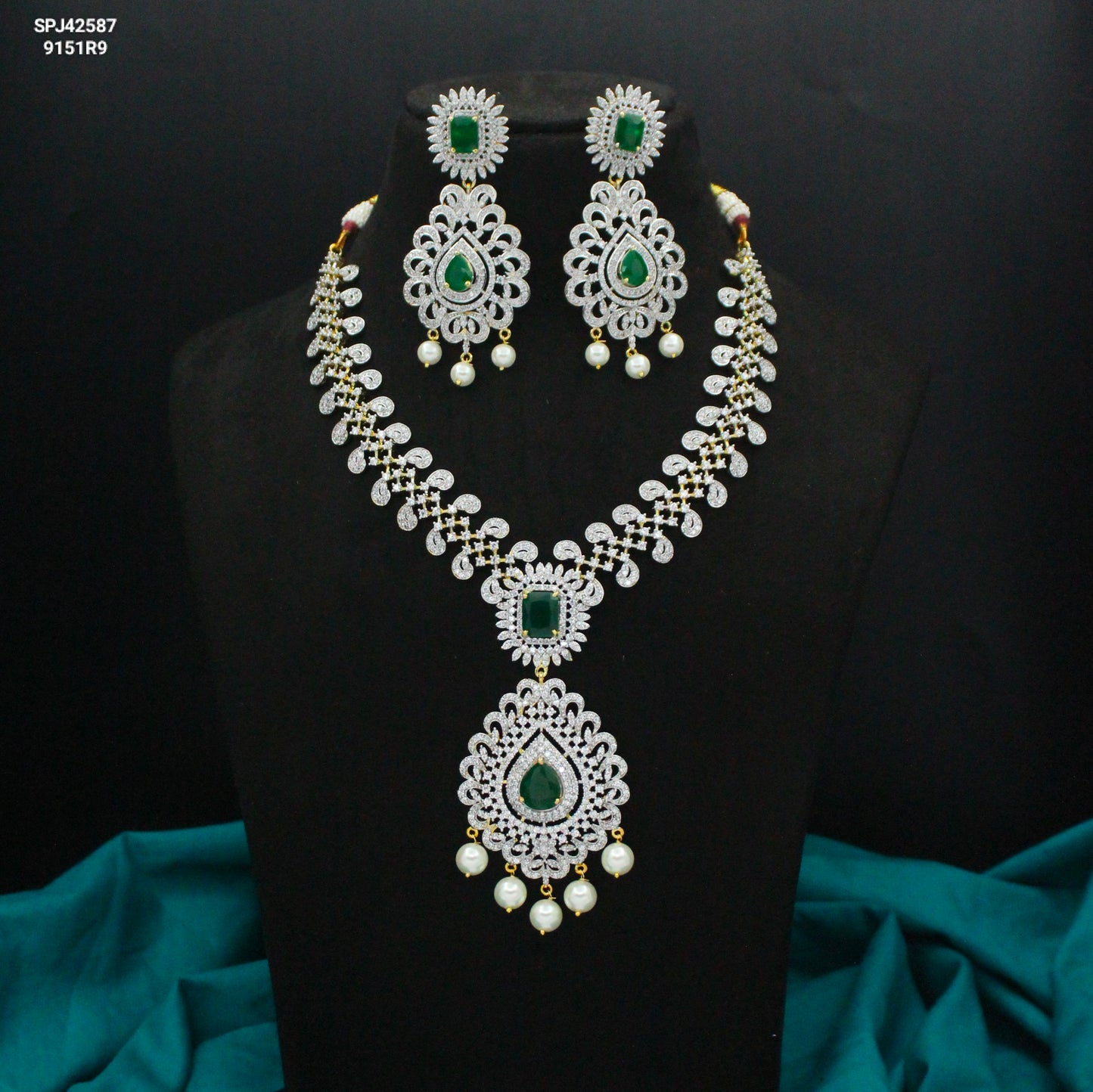 41027 Green CZ Stone GJ Short Necklace Set with Earrings
