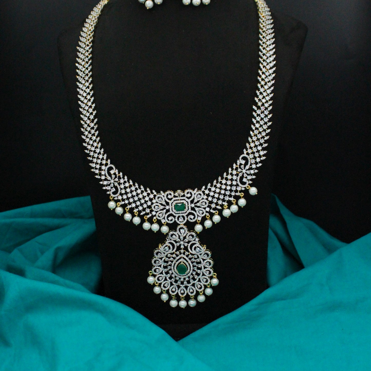 23260 GJ Long Necklace Set Green