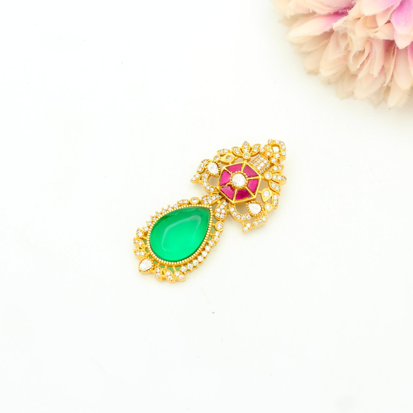 42626 Victorian Green Pendant Set With Openable Hook Push Back Earrings
