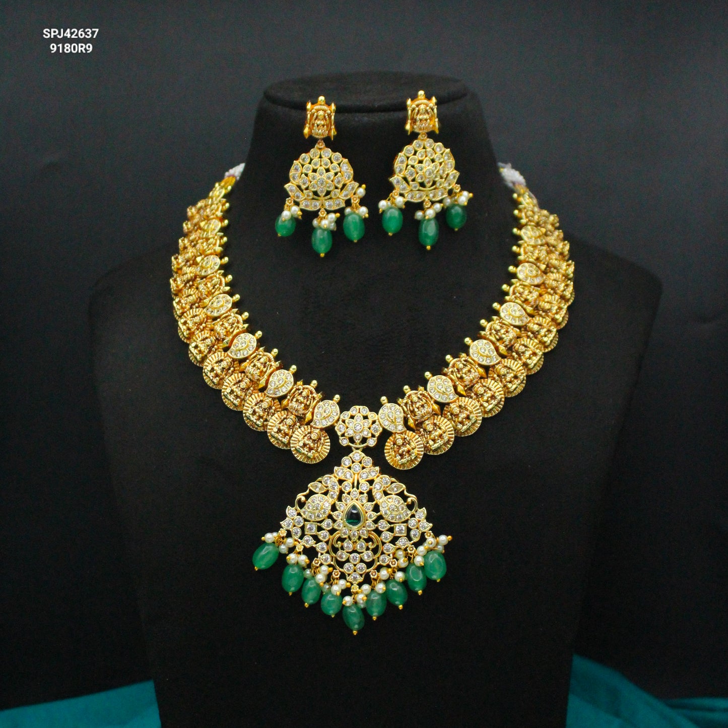 42637 Nakshi Laxmi Kasulu Short Necklace Set With Screw Back Earrings