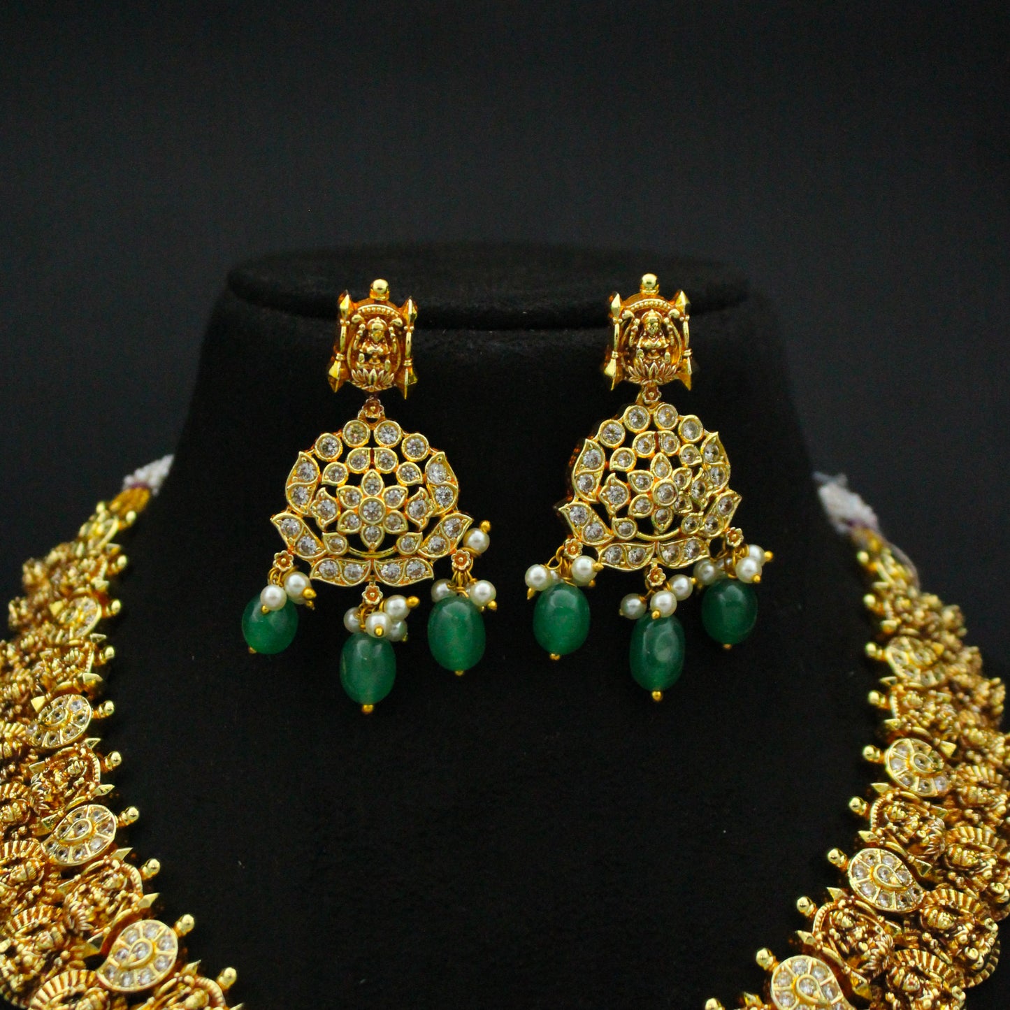 42637 Nakshi Laxmi Kasulu Short Necklace Set With Screw Back Earrings