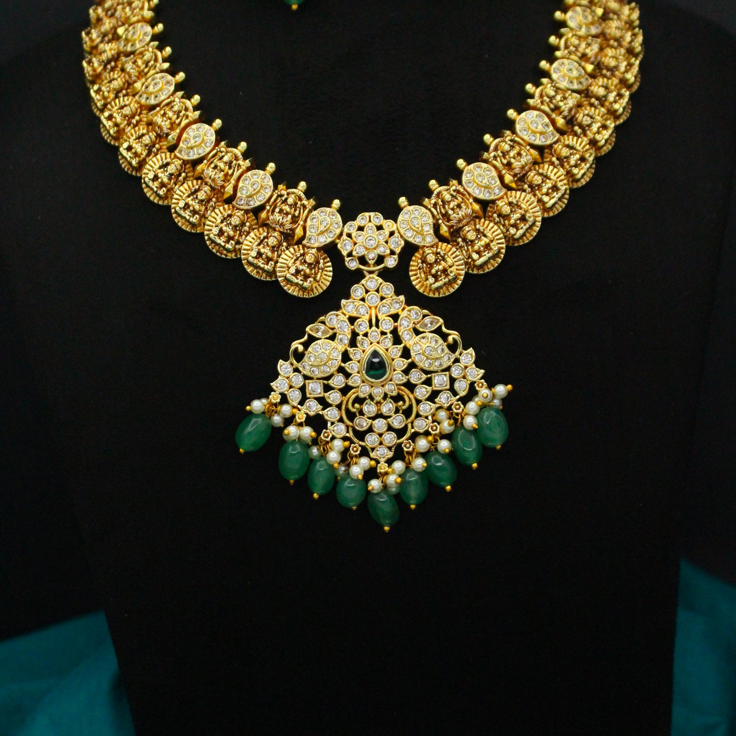 42637 Nakshi Laxmi Kasulu Short Necklace Set With Screw Back Earrings