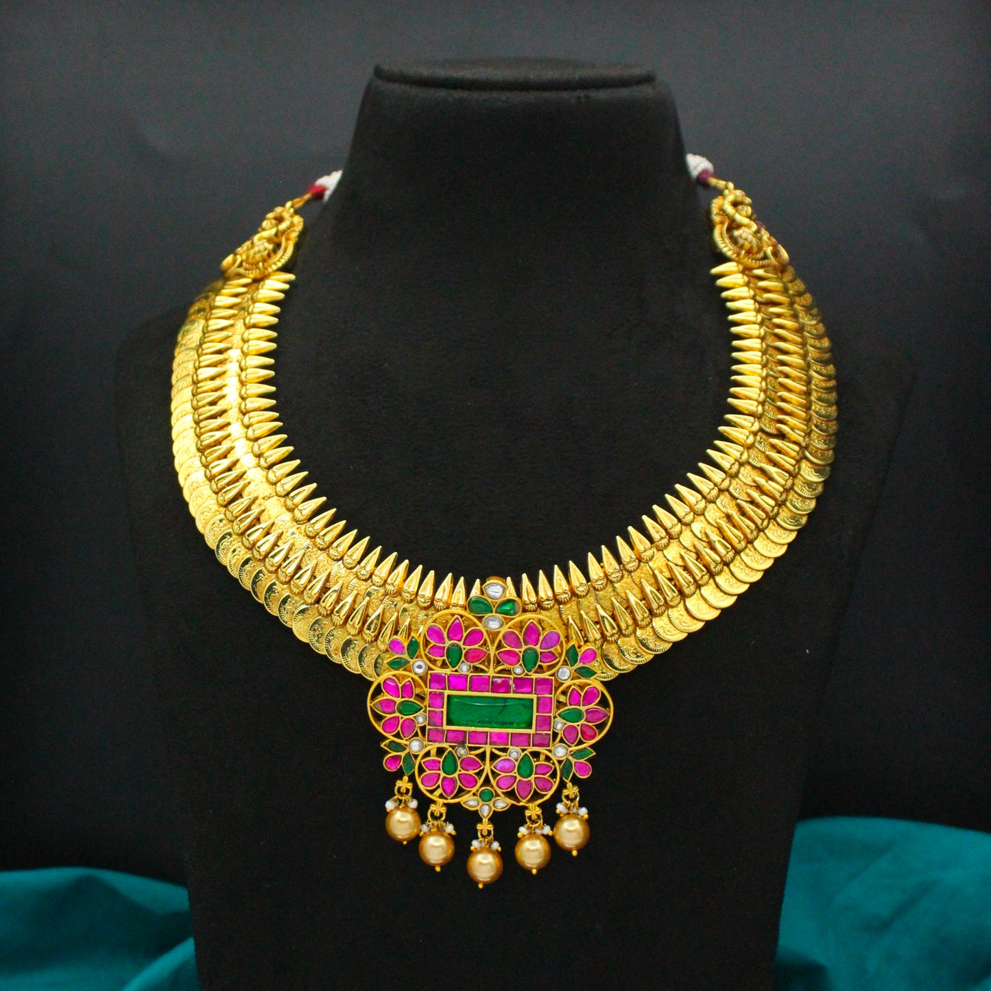 Nakshi Kasulu With Jadau Locket