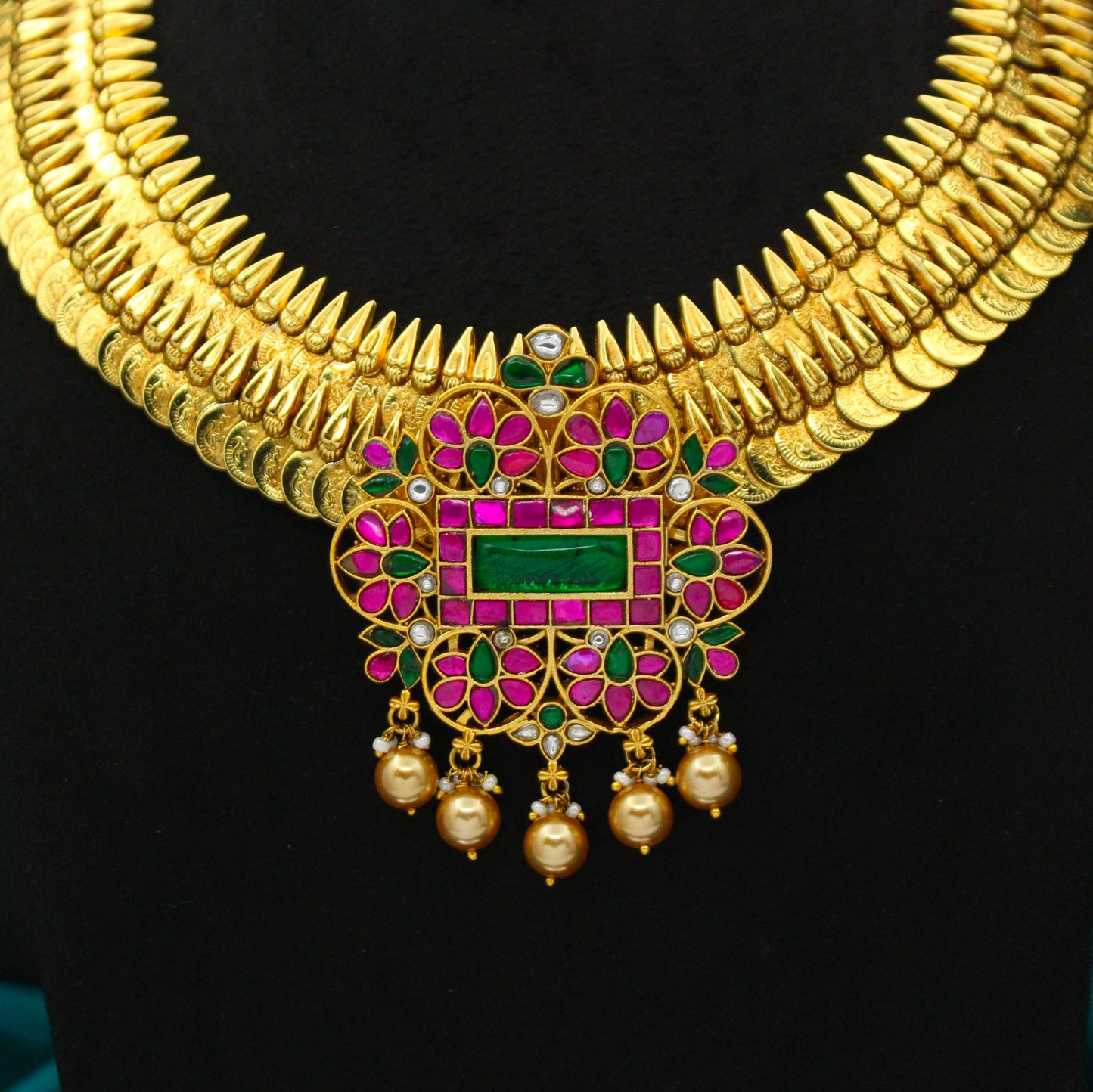 Nakshi Kasulu With Jadau Locket