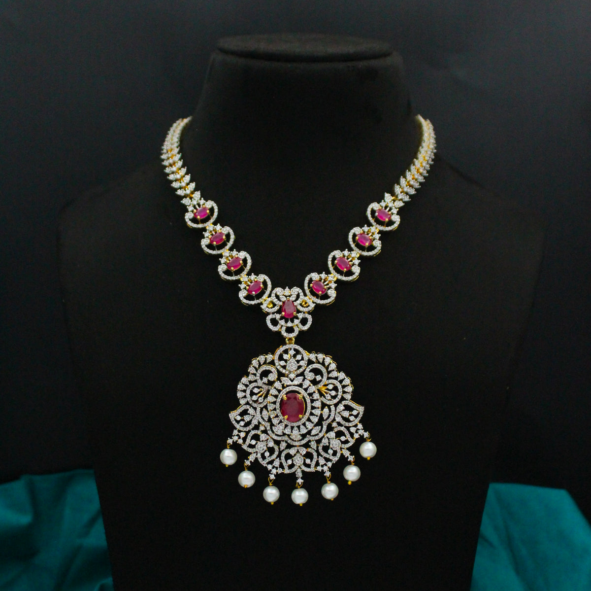 Diamond Look Short Necklace Set with Detachable Pendant SP-39618