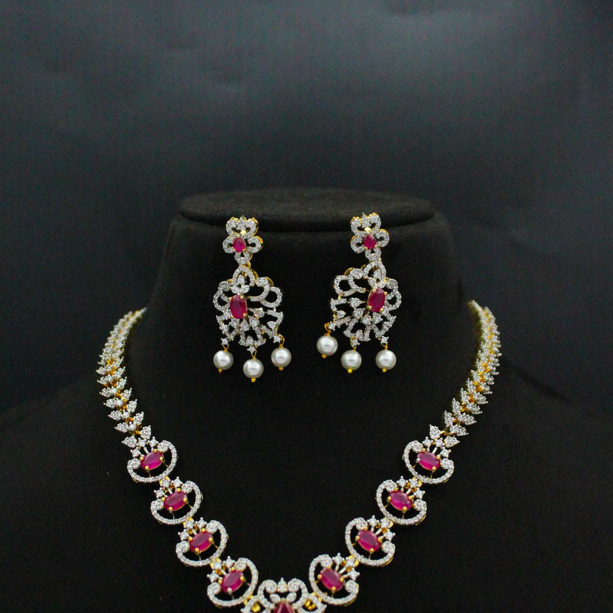 Diamond Look Short Necklace Set with Detachable Pendant SP-39618