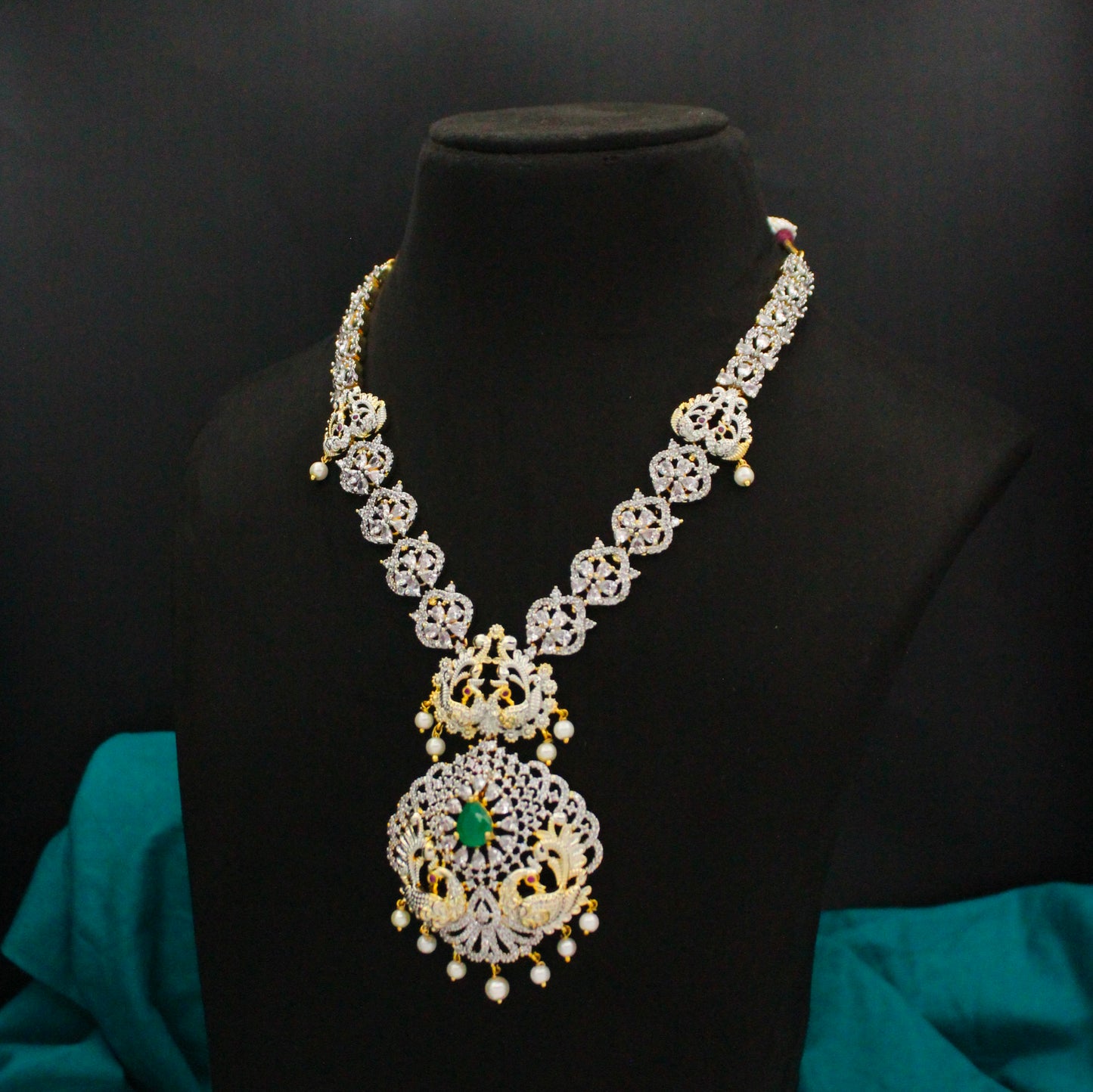 4016 GJ Double Peacock Short Necklace Set Green With Screw Back Earrings