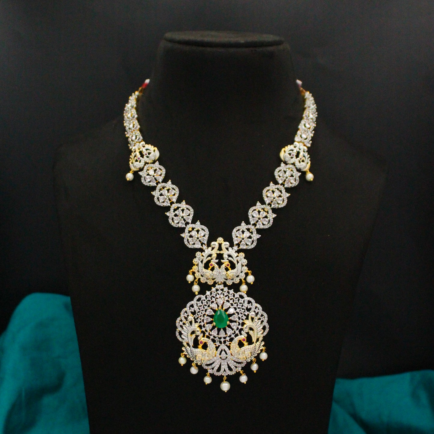 4016 GJ Double Peacock Short Necklace Set Green With Screw Back Earrings
