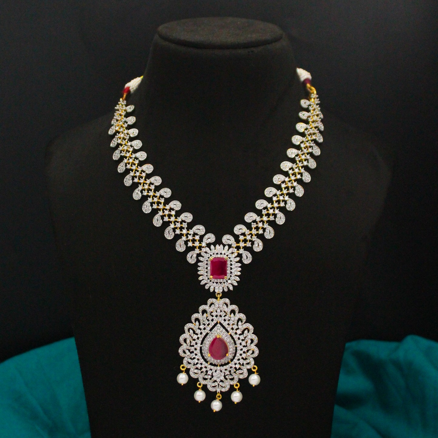 41028 GJ Short Necklace Red