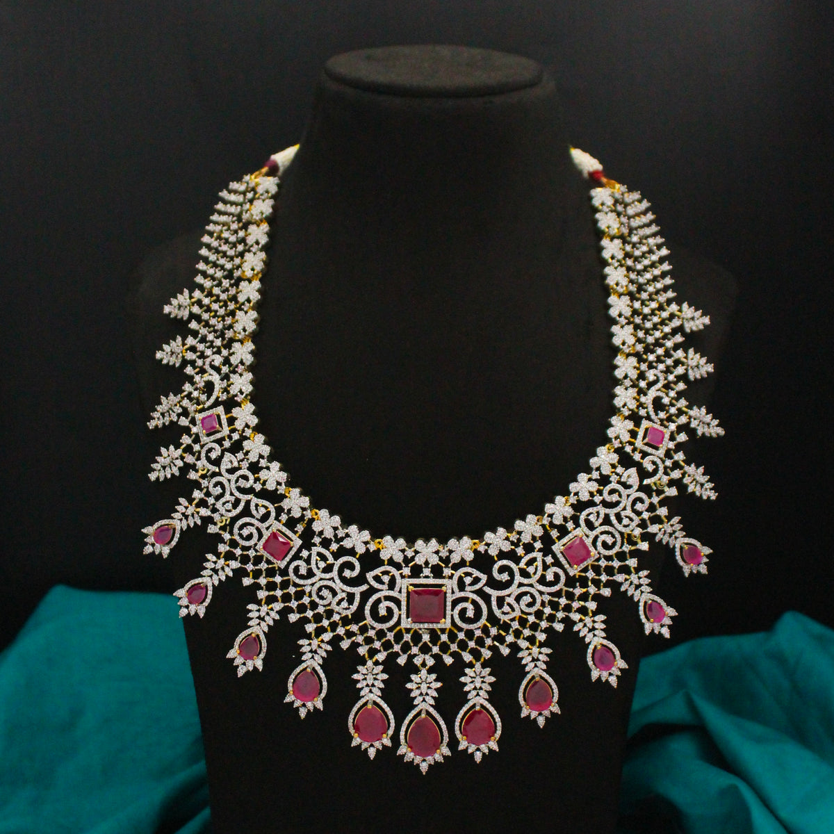 42231 GJ Broad Red Necklace Set With Push Back Earrings