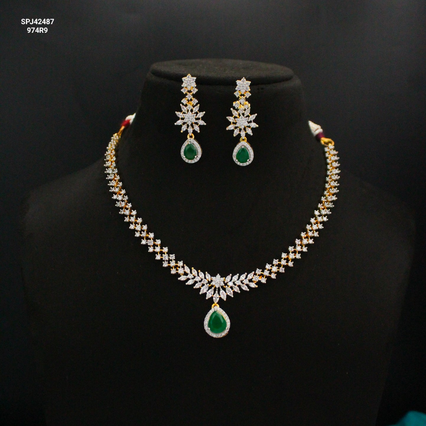 42487 Diamond Look Short Green Fancy Necklace Set