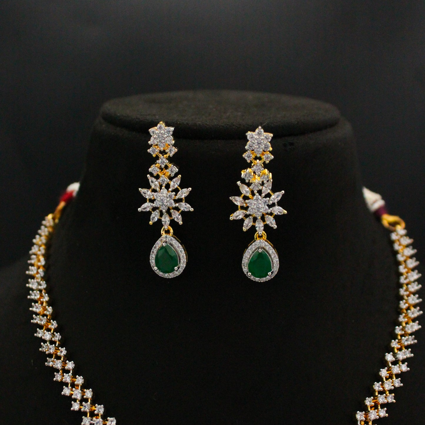 42487 Diamond Look Short Green Fancy Necklace Set