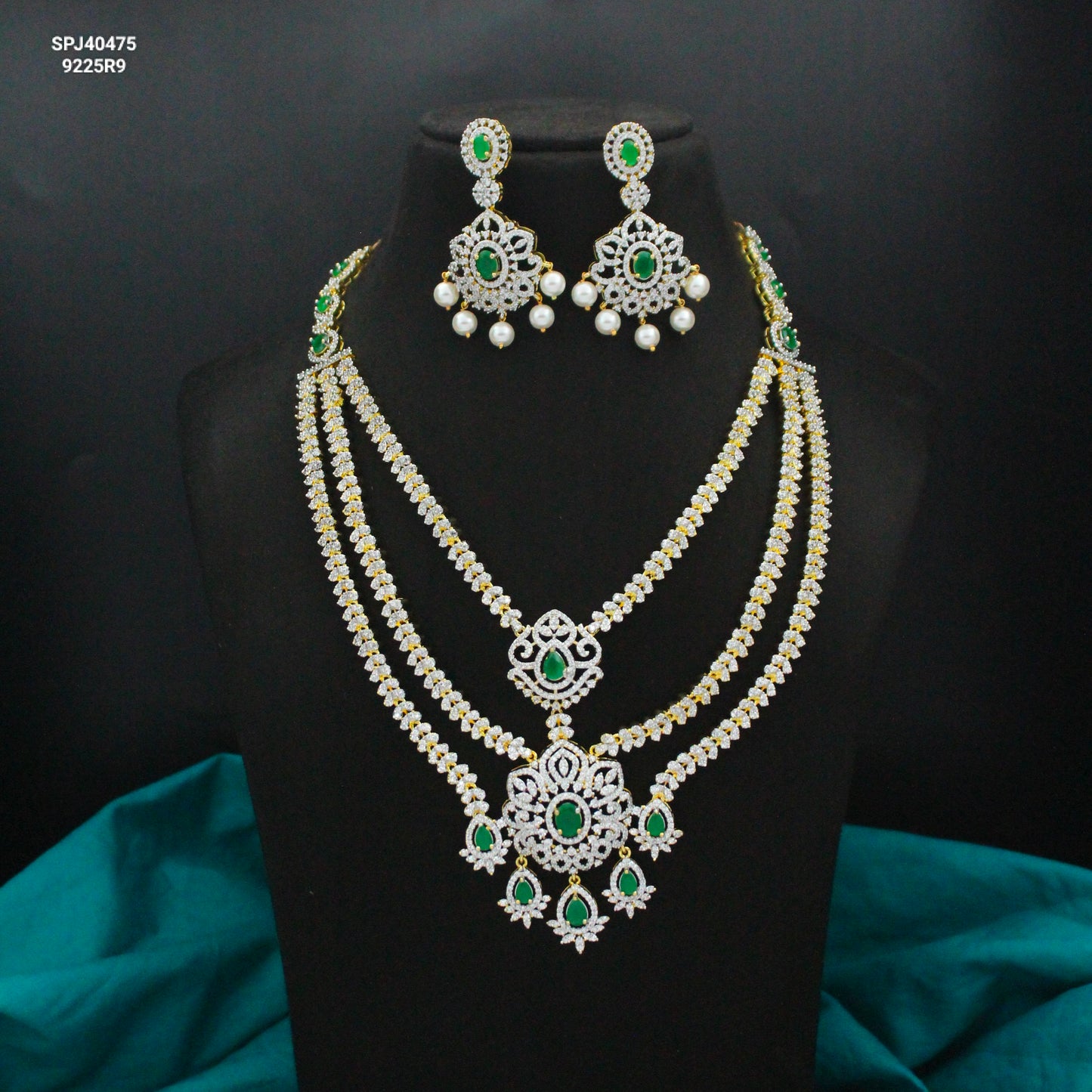 Diamond Look 3-Layer Green Short Necklace SP-40475
