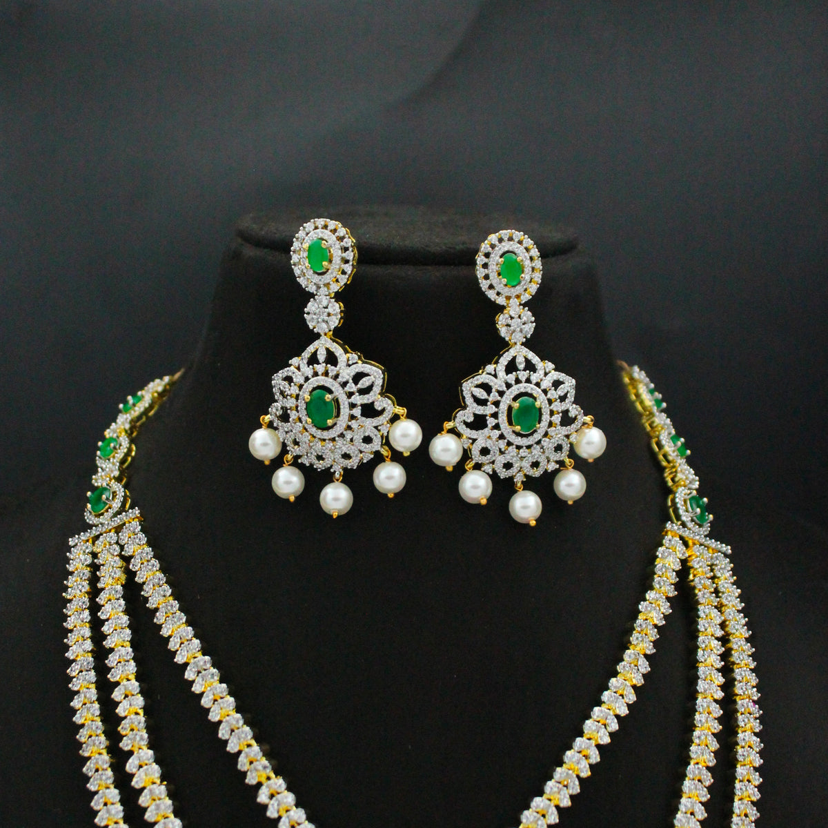 Diamond Look 3-Layer Green Short Necklace SP-40475