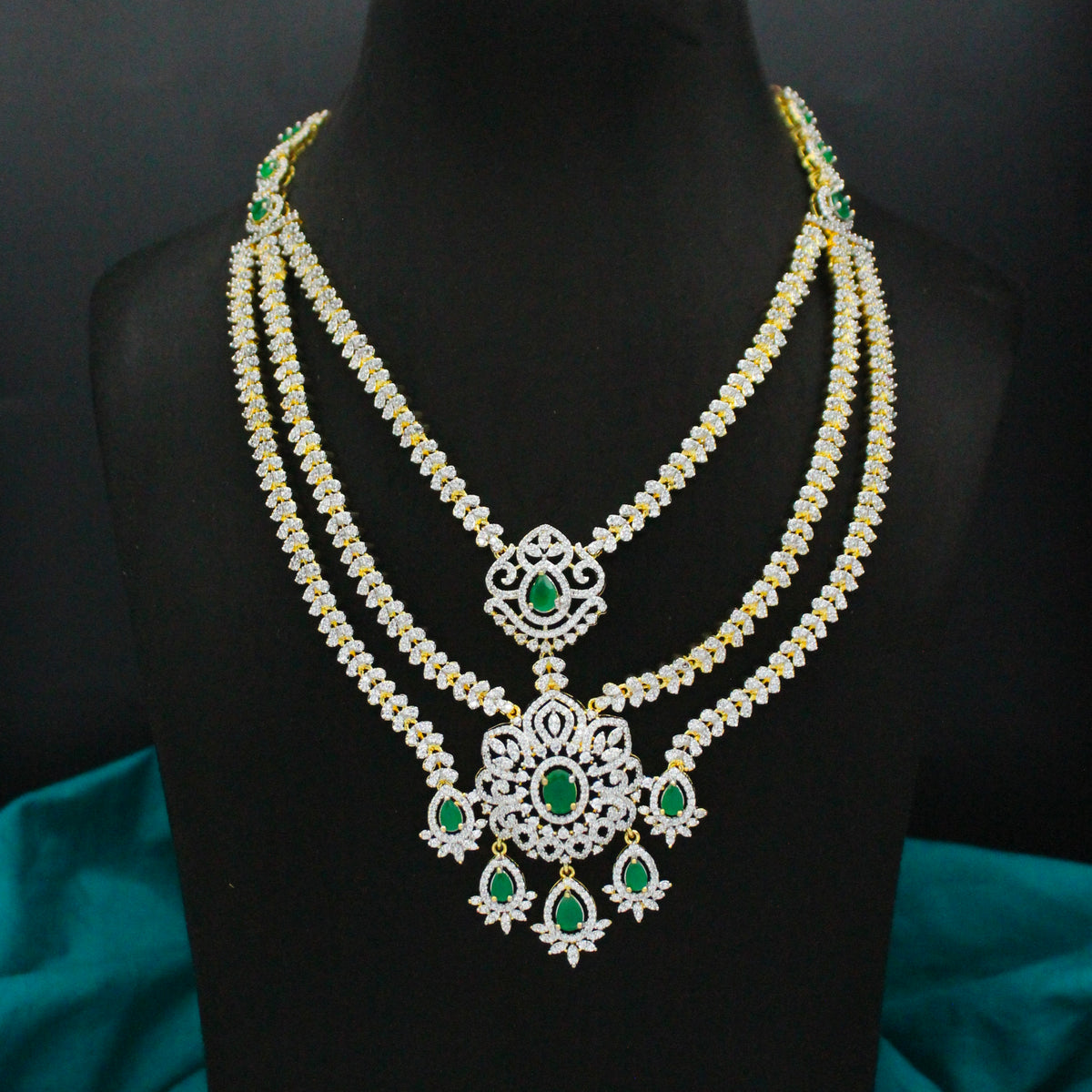 Diamond Look 3-Layer Green Short Necklace SP-40475