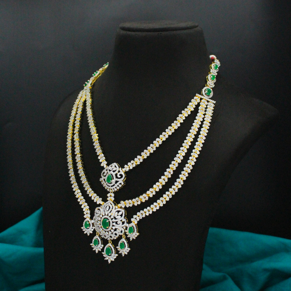 Diamond Look 3-Layer Green Short Necklace SP-40475