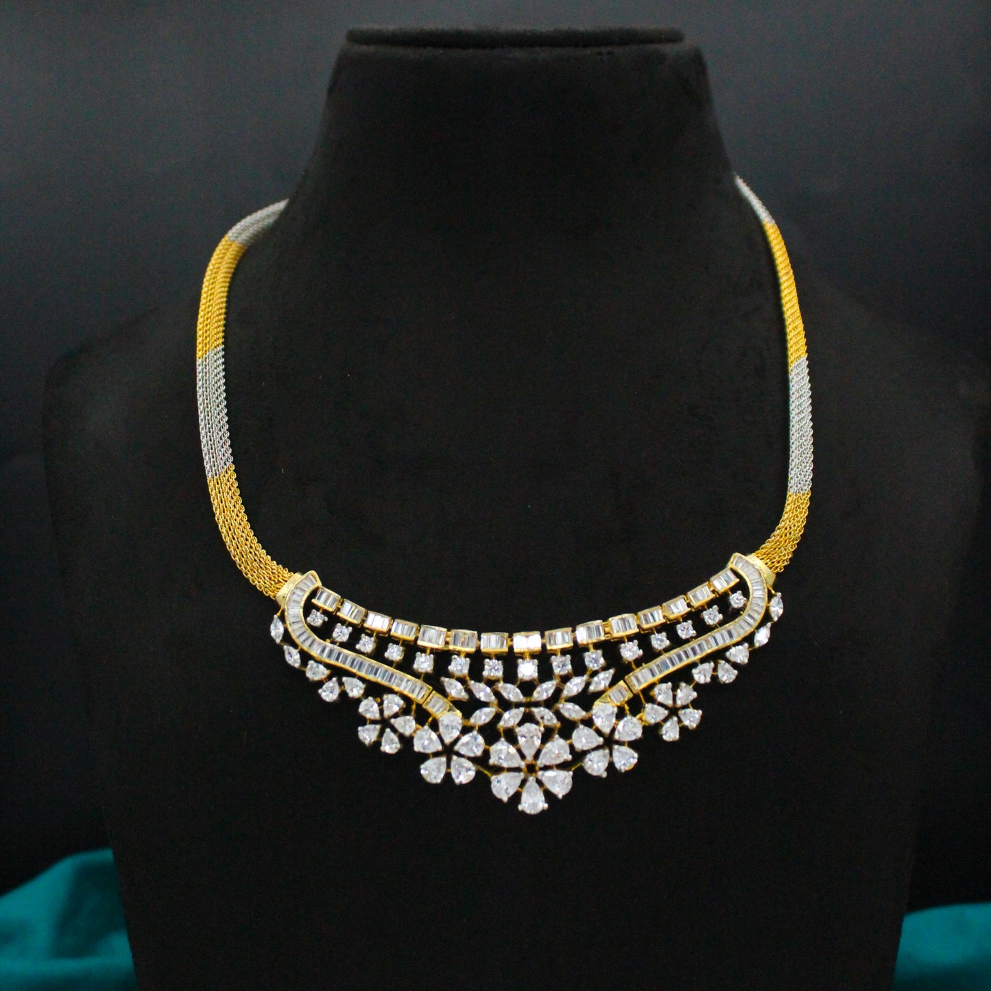 13186 GJ Short Necklace