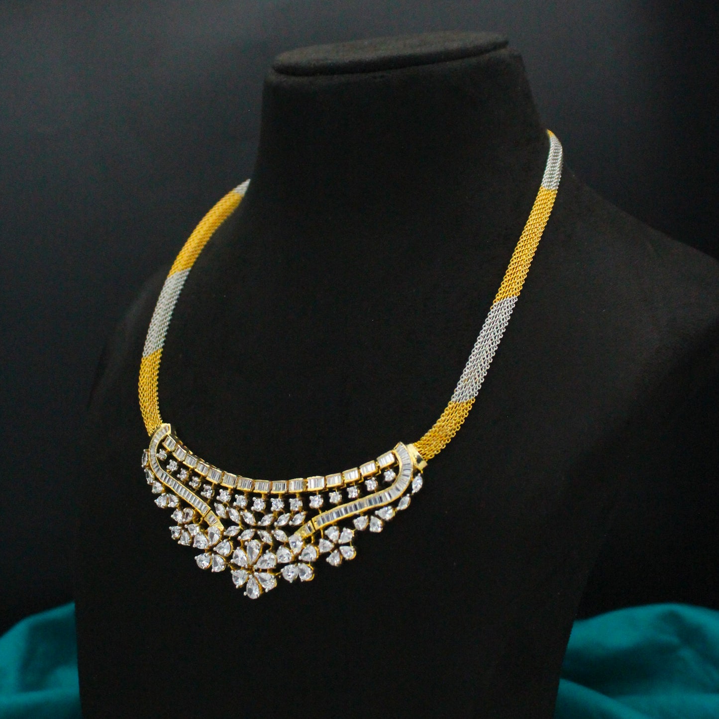 13186 GJ Short Necklace