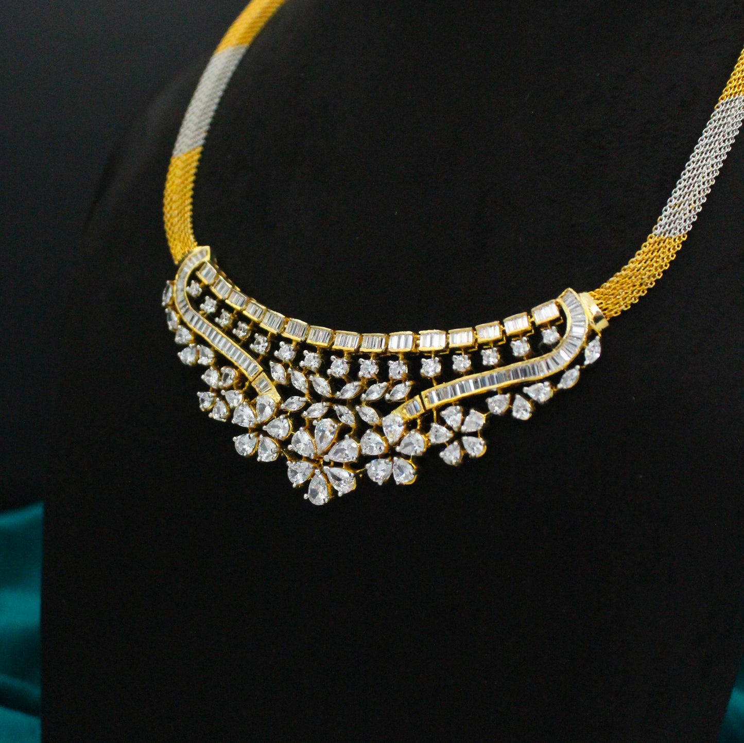 13186 GJ Short Necklace