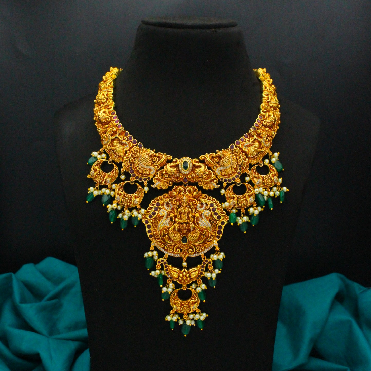 39604 Nakshi Laxmi Short Necklace Set With Screw Back Earrings