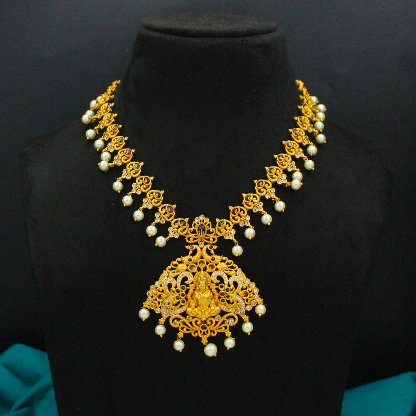 19936 Nakshi Laxmi Short Necklace Multi With Push Back Earrings