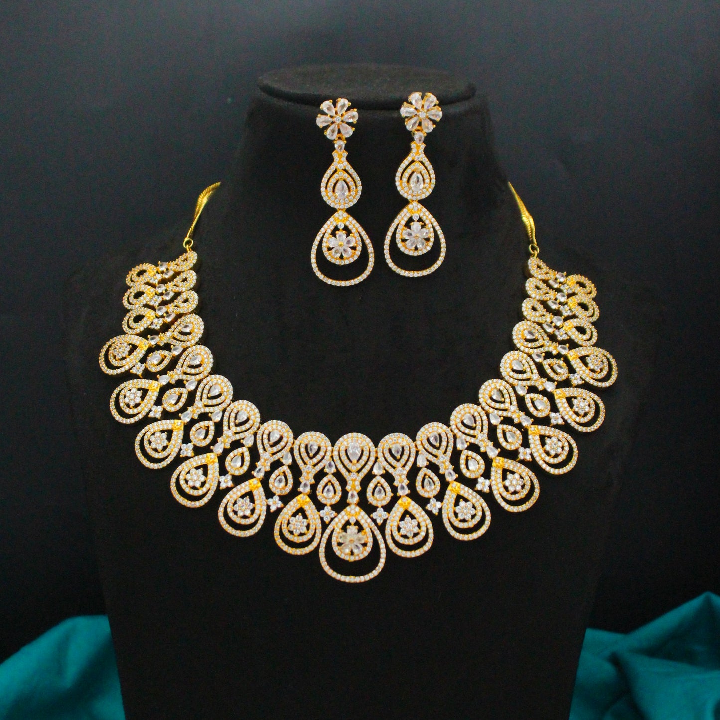 27578 CZ Full White Broad Necklace Set