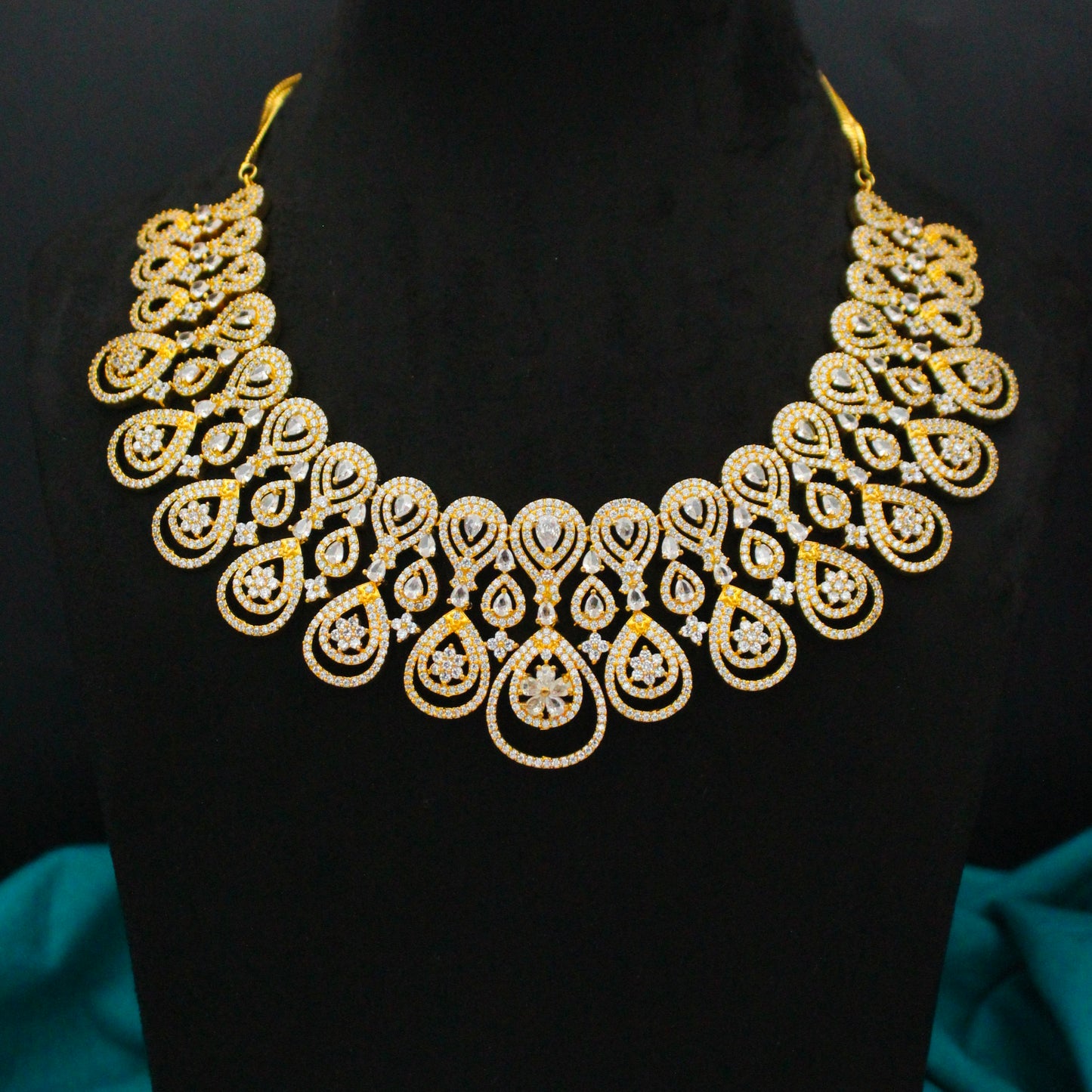 27578 CZ Full White Broad Necklace Set
