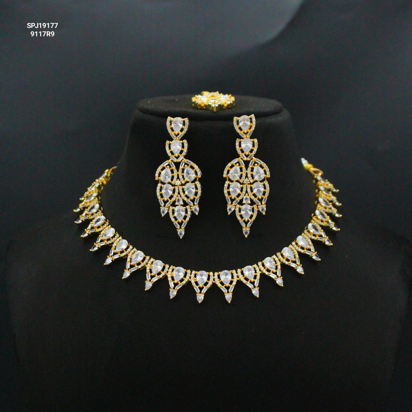 19177 GP Short Necklace White