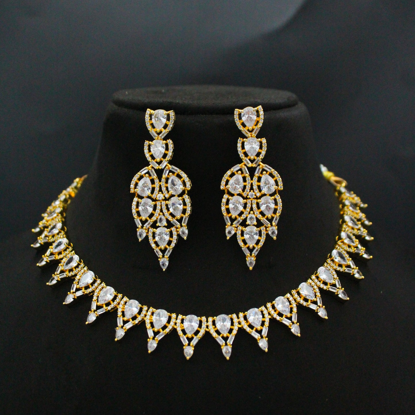 19177 GP Short Necklace White
