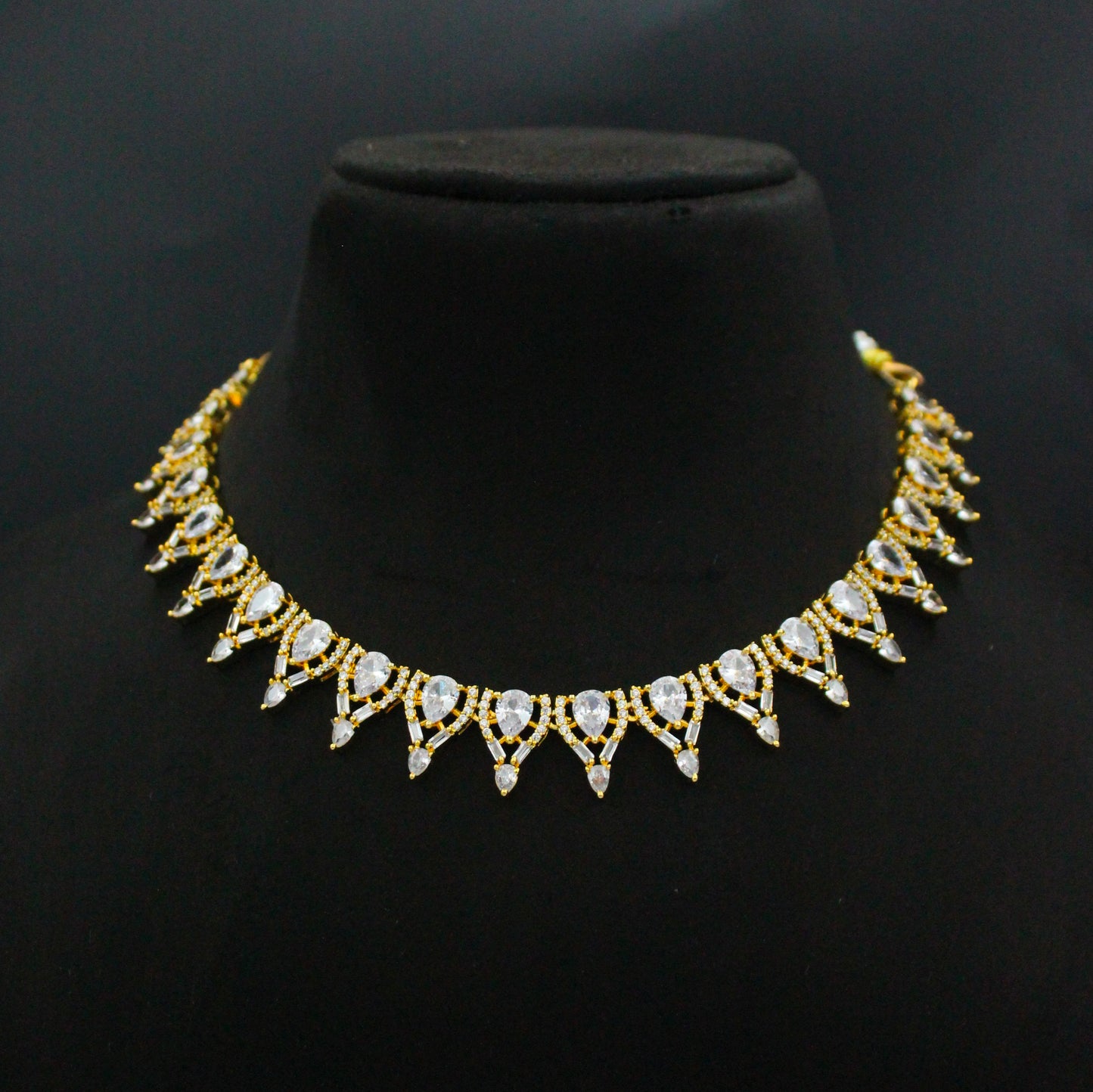 19177 GP Short Necklace White