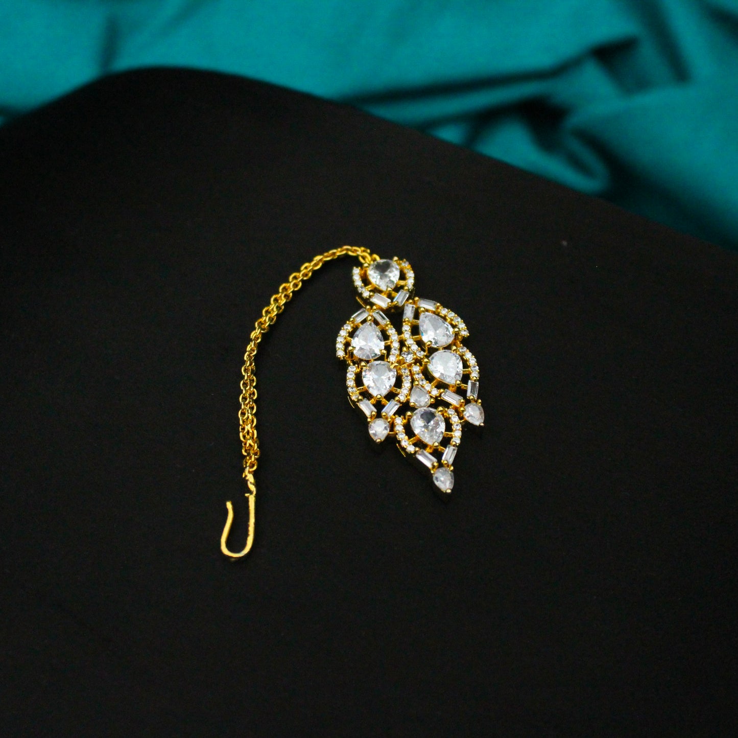 19177 GP Short Necklace White