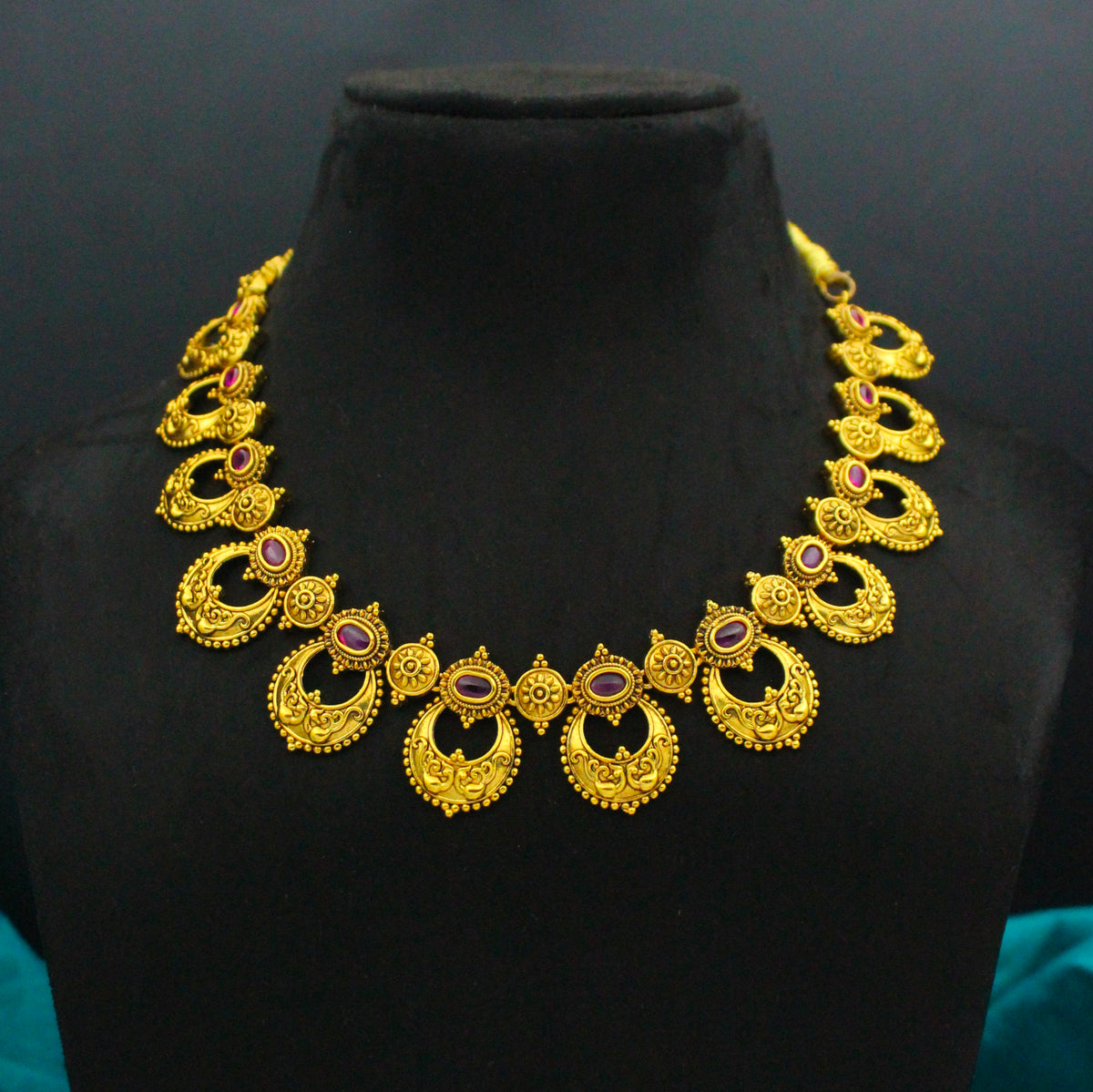 Matte Red Stone Short Necklace SP-38527