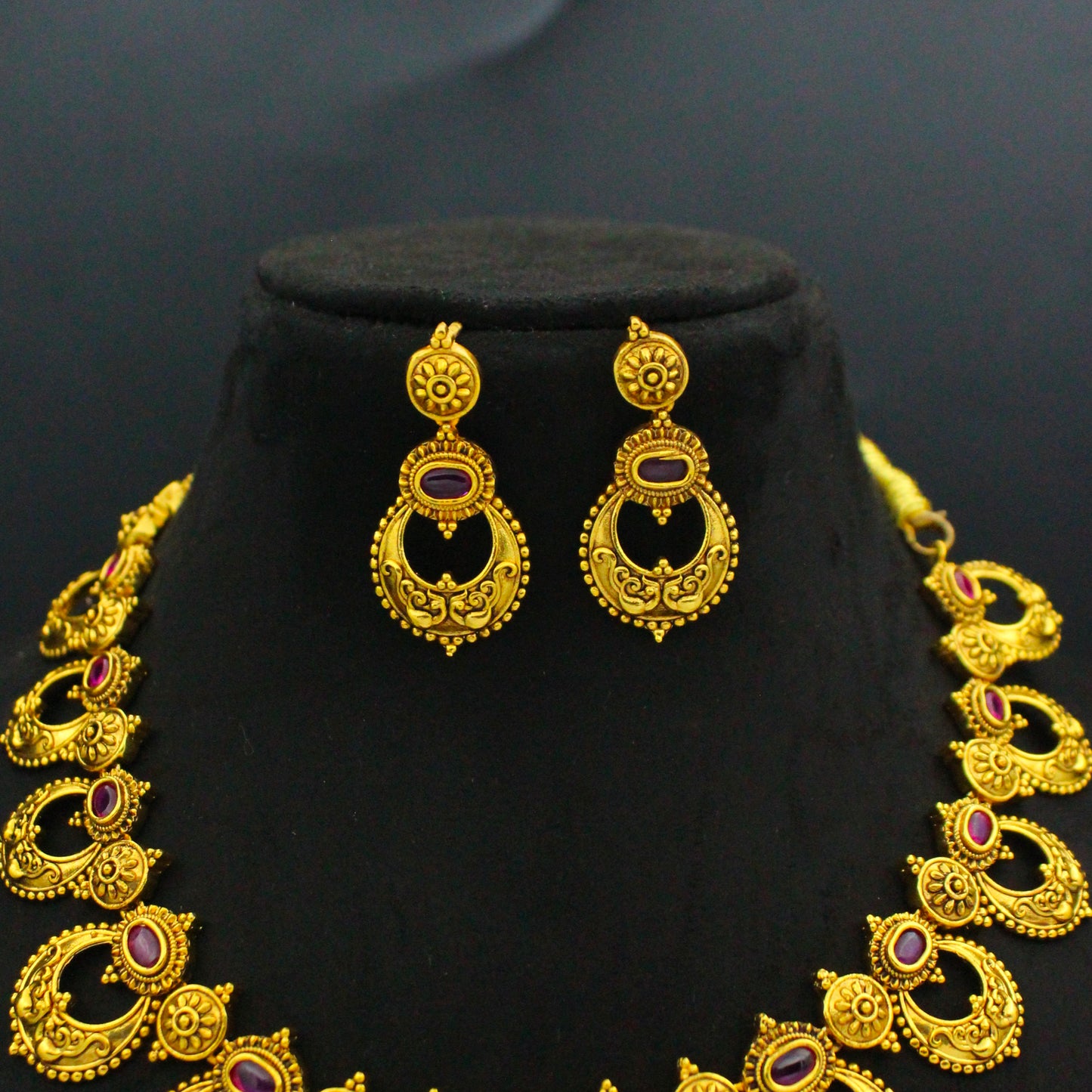 Matte Red Stone Short Necklace SP-38527