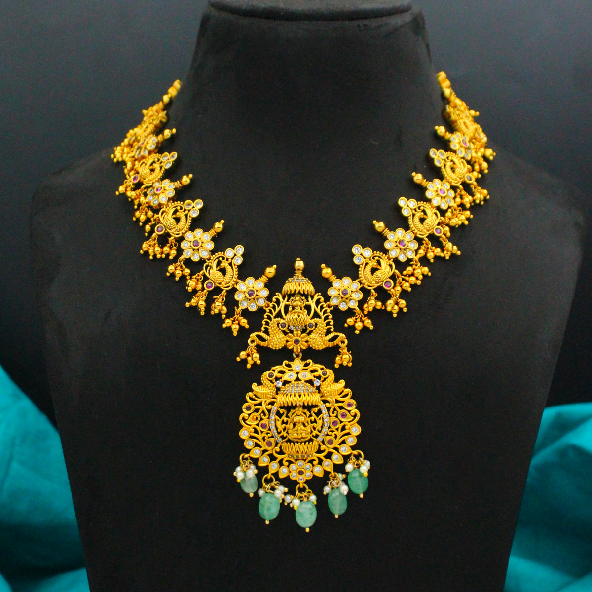 Nakshi Short Necklace with Golden Balls SP-35318