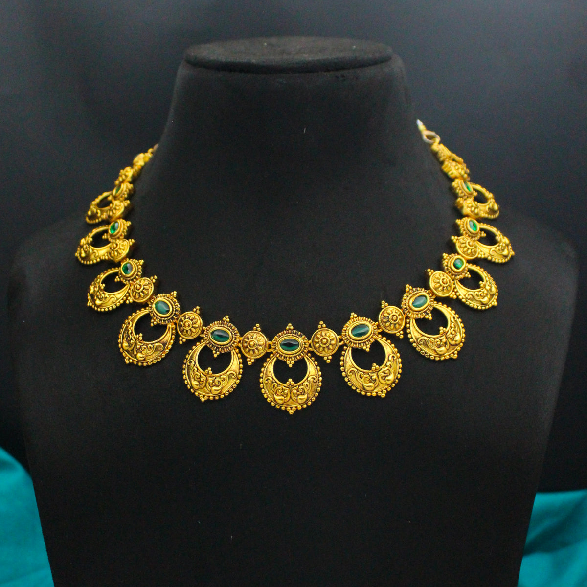Matte Green Peacock Short Necklace SP-38526
