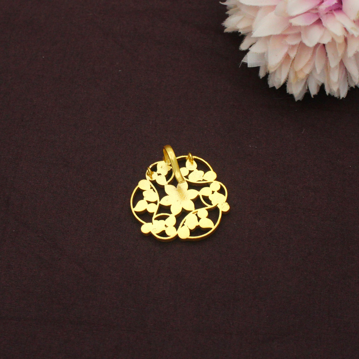 42643 Jadau flower locket