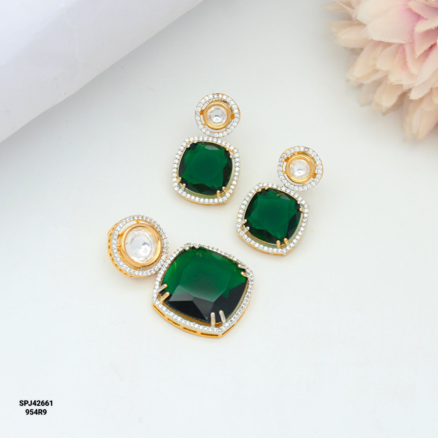 42661 Victorian Green Pendant Set With Non-Openable Hook