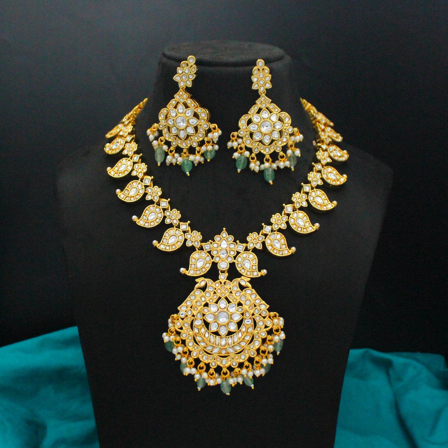 42659 Jadau Mango 2 In 1 Short Necklace Set With Push Back Earrings