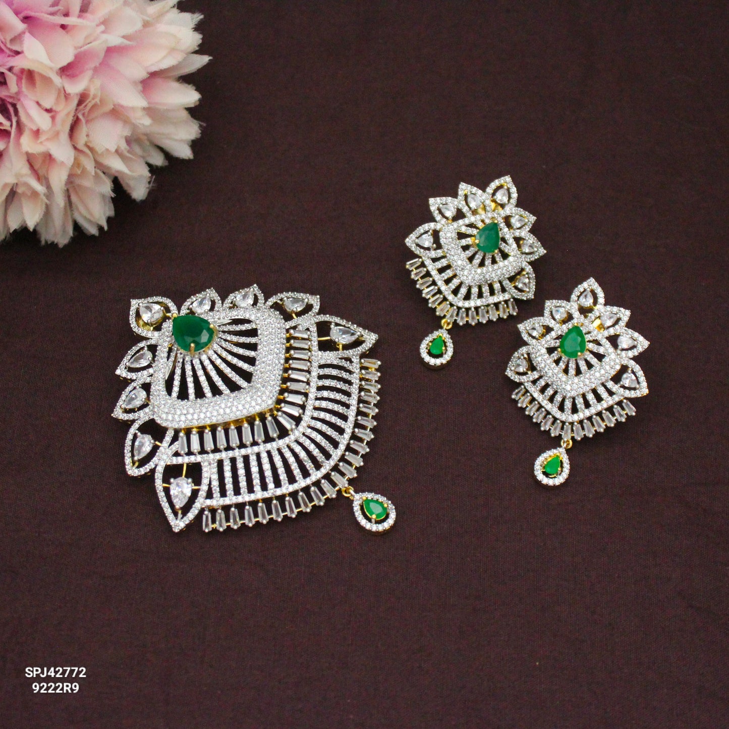 42772 Diamond Look Green Grand Pendant Set With Non Openable Hook Push Back Earrings