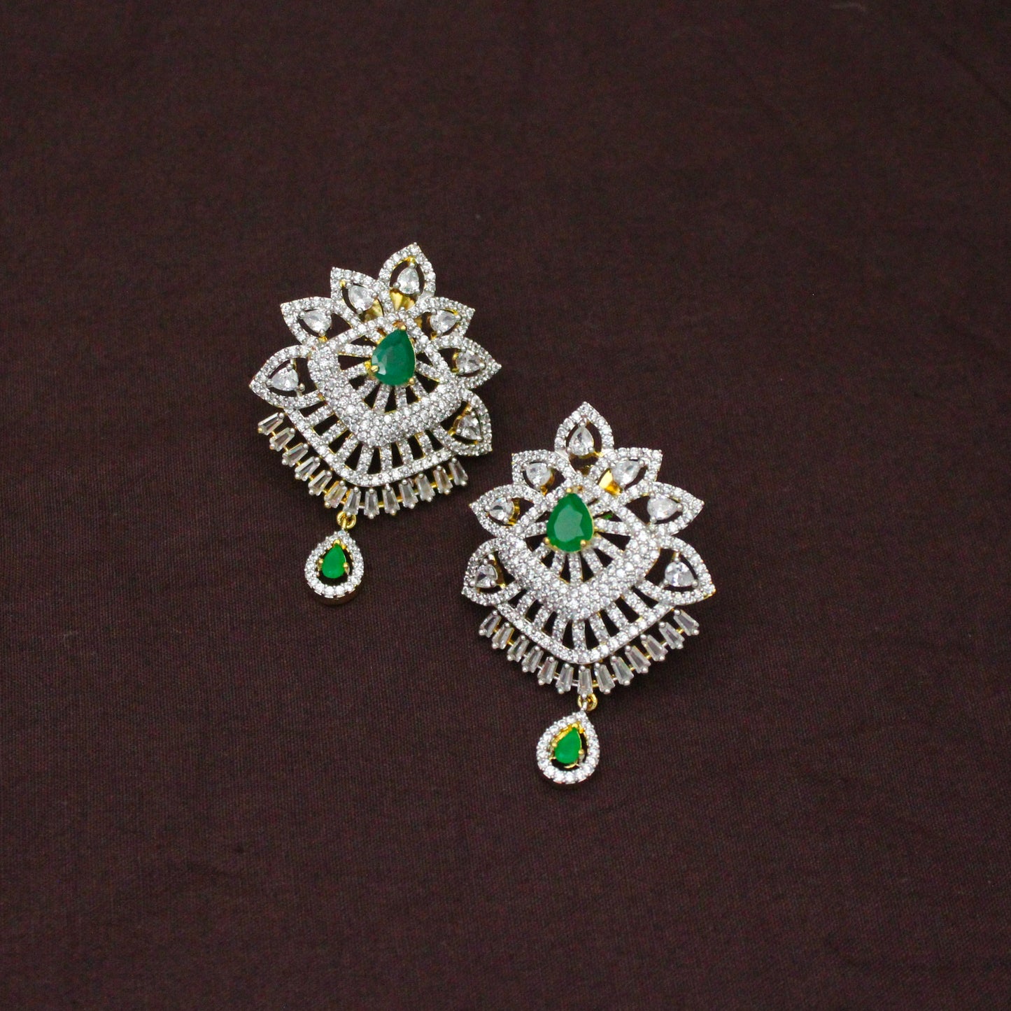 42772 Diamond Look Green Grand Pendant Set With Non Openable Hook Push Back Earrings