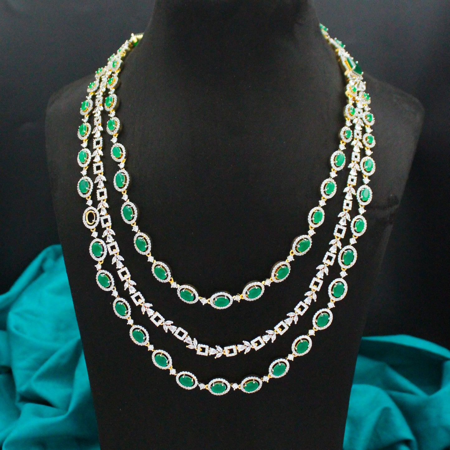 42663 GJ 3 Layers Green Necklace Set With Push Back Earrings