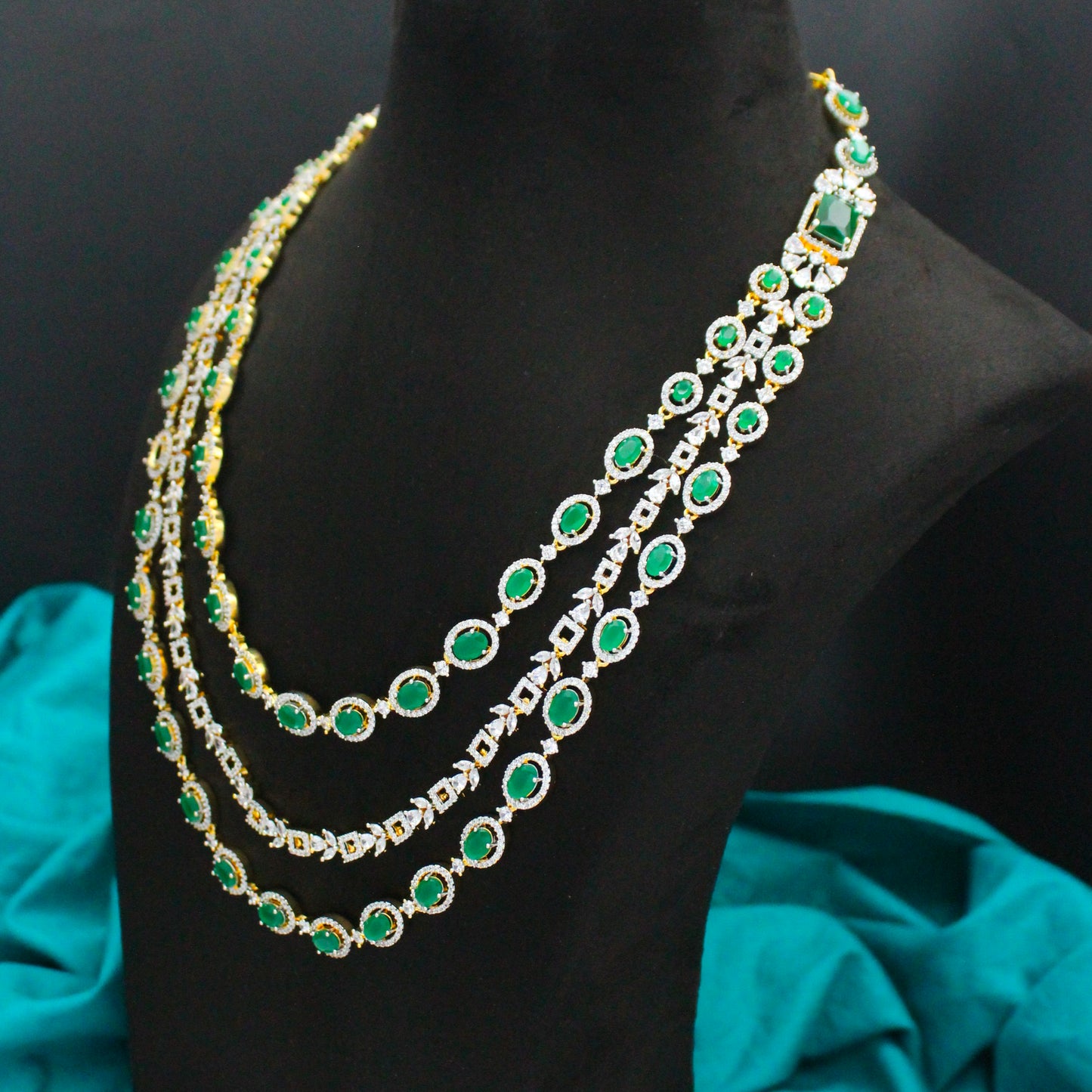 42663 GJ 3 Layers Green Necklace Set With Push Back Earrings