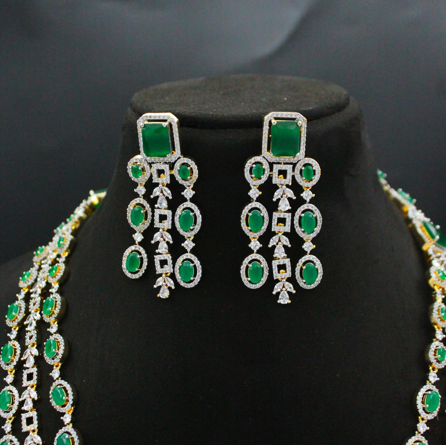 42663 GJ 3 Layers Green Necklace Set With Push Back Earrings