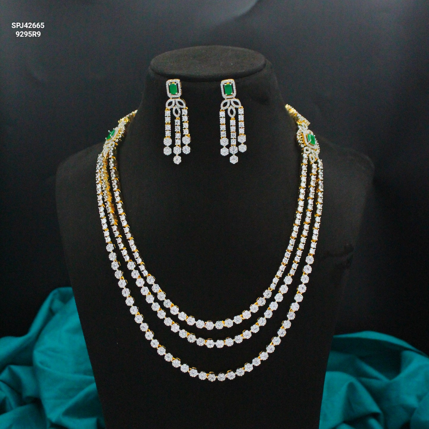 42665 GJ 3 Layers Green Short  Necklace Set With Push Back Earrings
