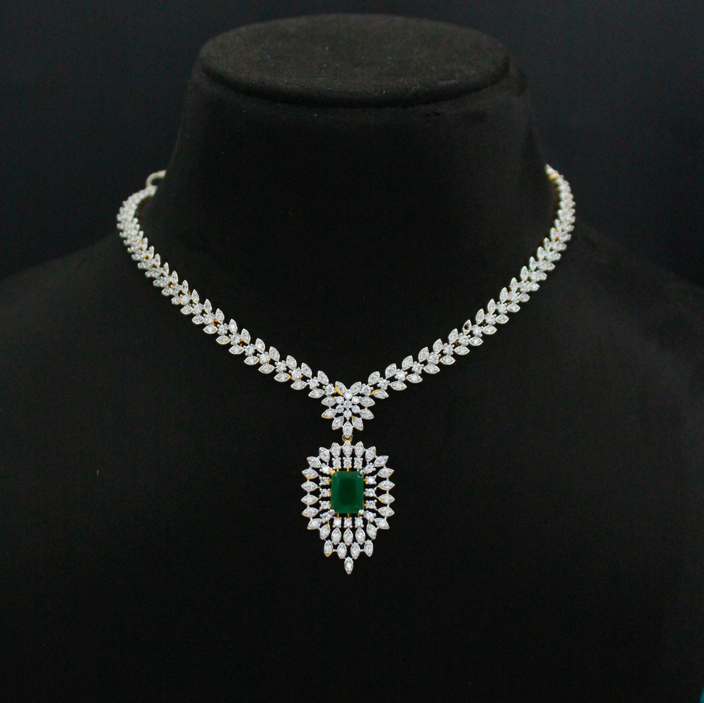42667 GJ Green Short Simple Neck Set Push Back Earrings