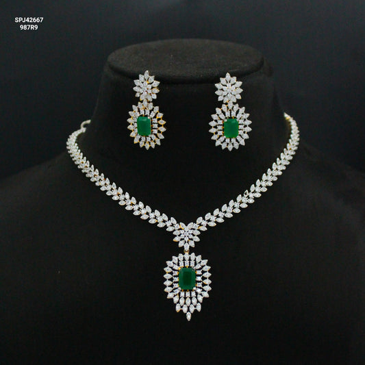 42667 GJ Green Short Simple Neck Set Push Back Earrings