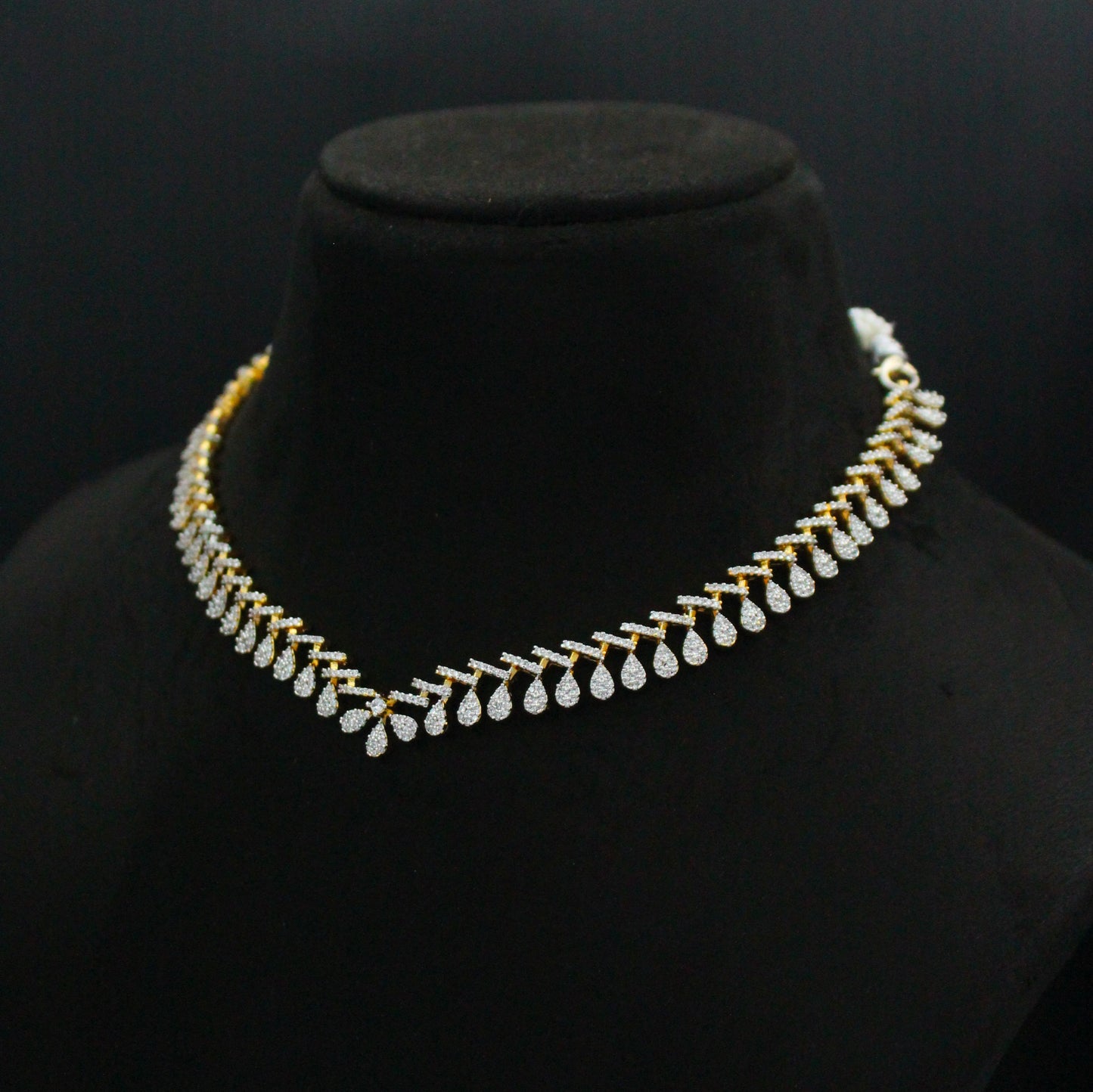 42668 GJ Full White Short Necklace